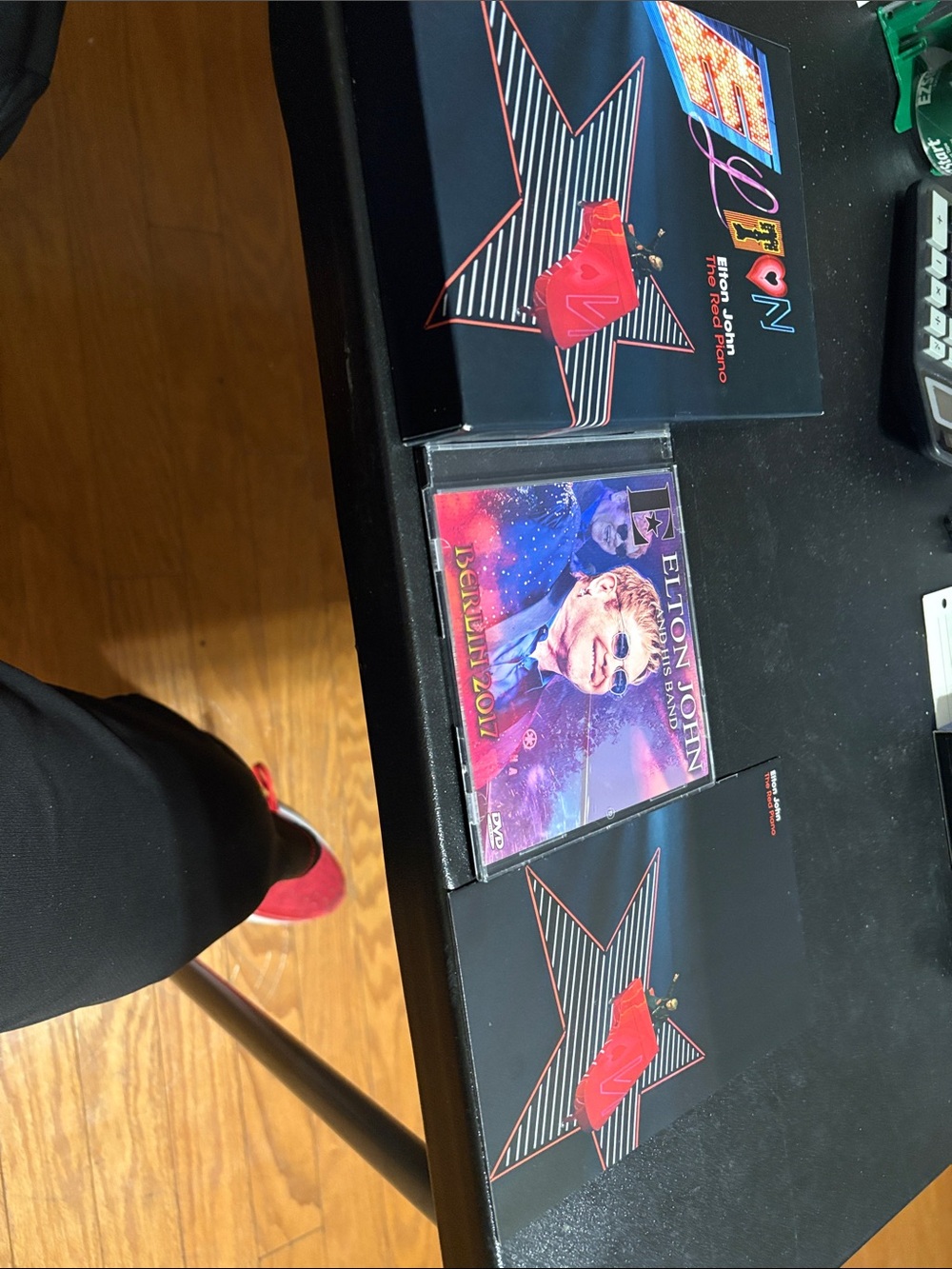 Elton John separate dvd concert and Collectible CDs & DVDs Set Bonus 2 cds.nice